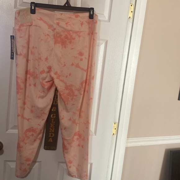 Feathers plus size ladies soft and cozy tie-dye leggings; size: 3X - Picture 2 of 5